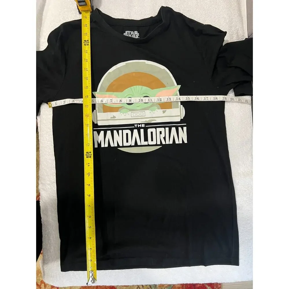 Star Wars Mandalorian Child Baby Yoda Grogu in Crib Black T-Shirt Men's small